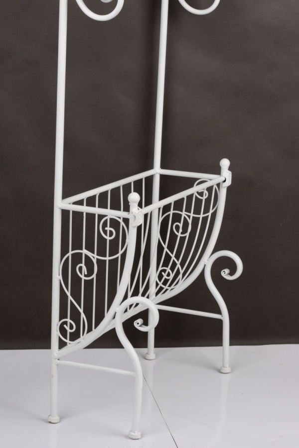 Kovový vešiak na uteráky biely