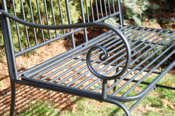 Kovový záhradný nábytok lavička čierna