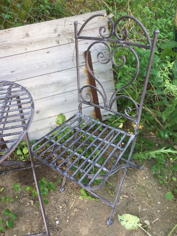 Kovový záhradný nábytok patina