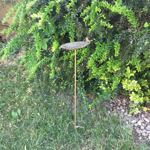 Kovový zápich do záhrady 86cm s pítkem