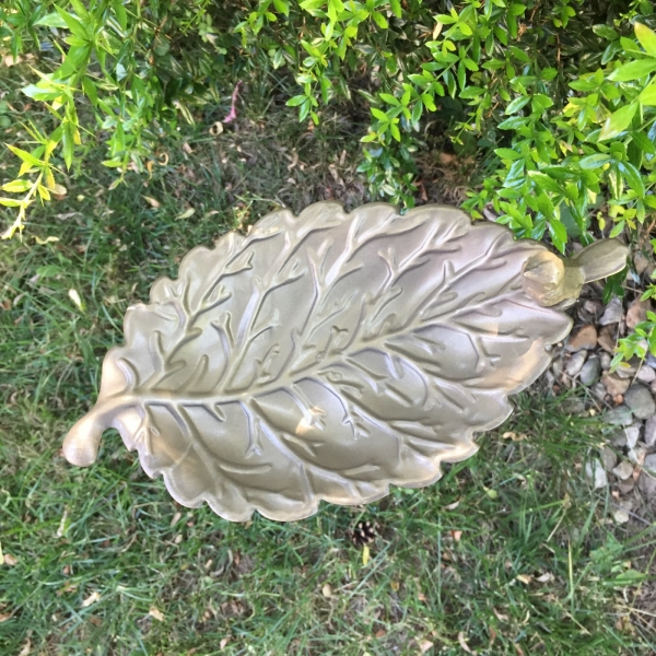 Kovový zápich do záhrady 86cm s pítkem