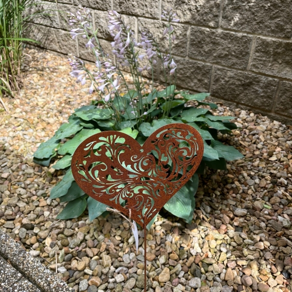 Kovový zápich do záhrady srdca 72 cm