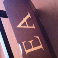 Krabička na čaj -Chyby sklíčko, malá odrenina cez nápis