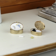 Krabička na lieky s motýľom