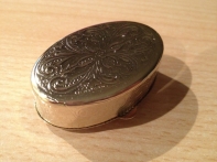 Krabička na lieky s motýľom