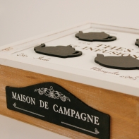 Krabička s motívom konvičiek