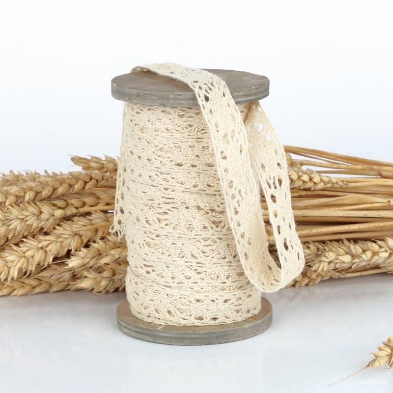 Čipka na špulke krémová 1,5m 