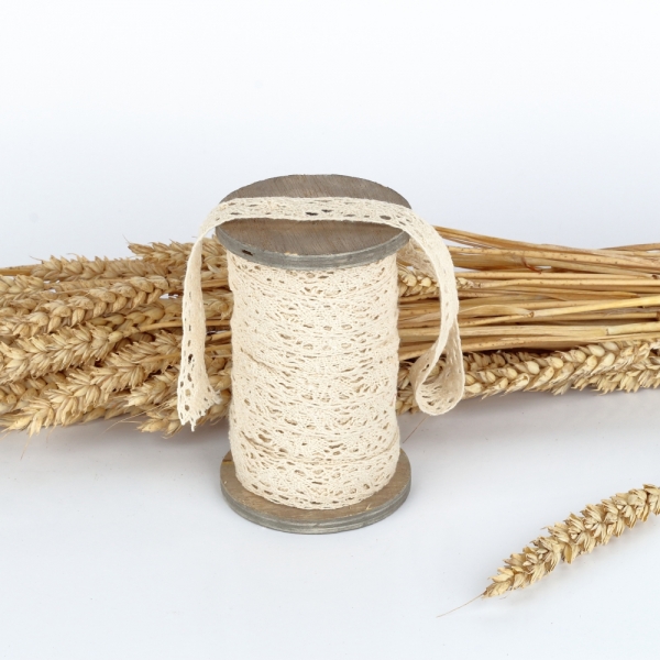 Čipka na špulke krémová 1,5m 