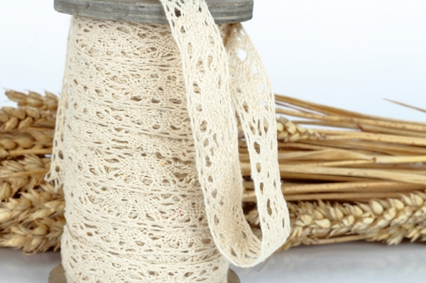 Čipka na špulke krémová 1,5m 