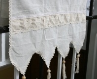 Krátka vintage záclona do kuchyne srdce 60x60cm