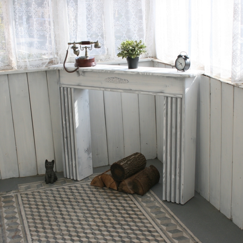 Krbová rímsa s vyrezávanými nohami 125x25x100cm