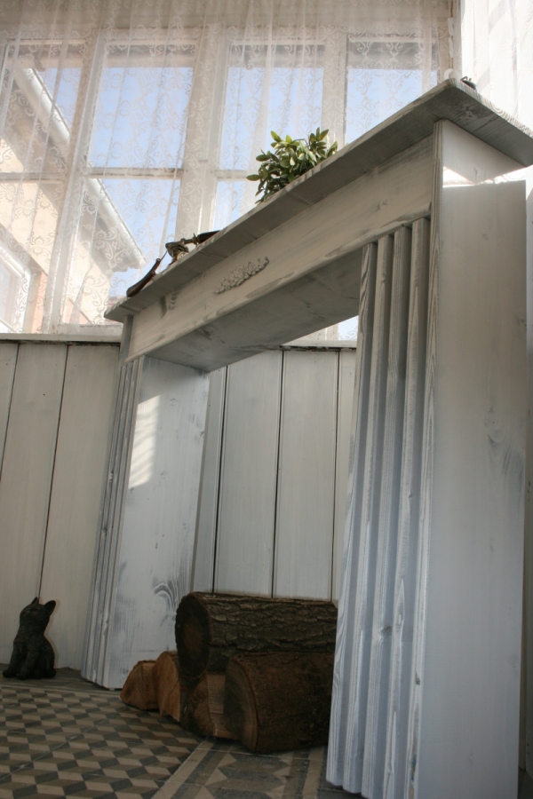 Krbová rímsa s vyrezávanými nohami 125x25x100cm