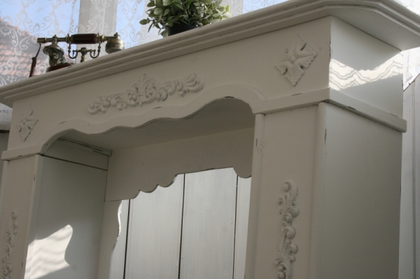 Krbová rímsa zdobená vintage styl