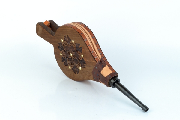 Krbové dúchadlo s ornamentom 45 x 18 cm gravírované