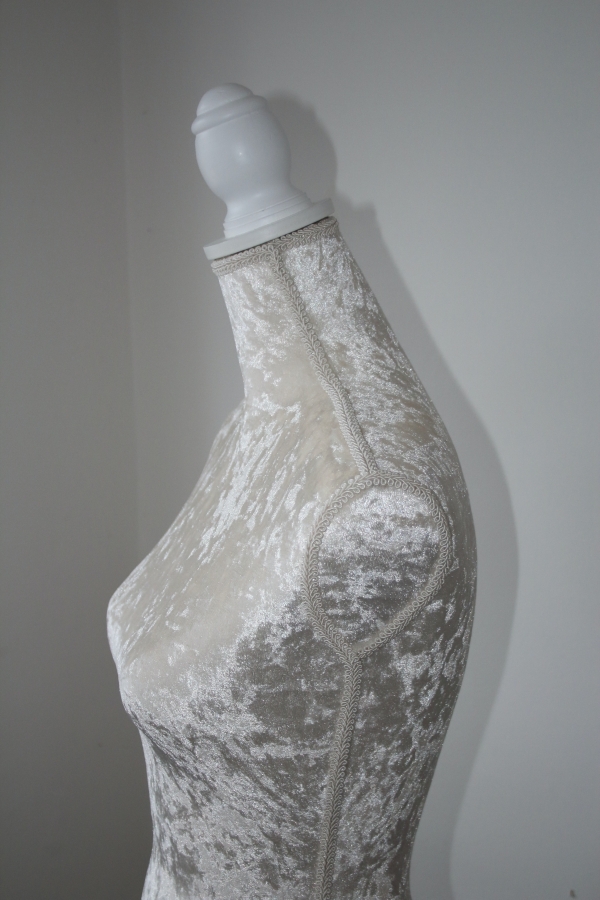 Krajčírska panna 37 x 168 x 37 cm smotanová