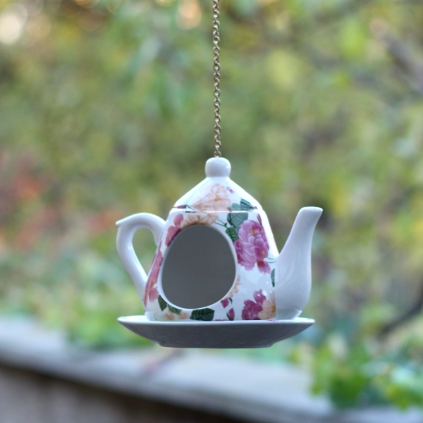 Kŕmidlo pre vtáky kanvička krémovo-ružová