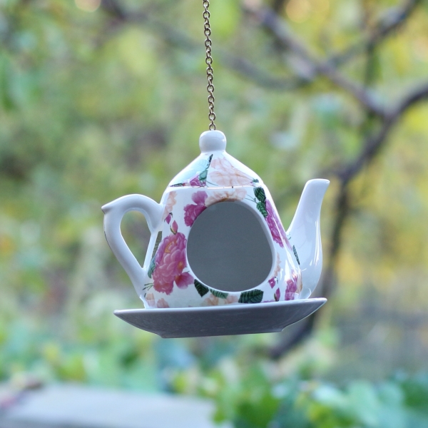 Kŕmidlo pre vtáky kanvička krémovo-ružová