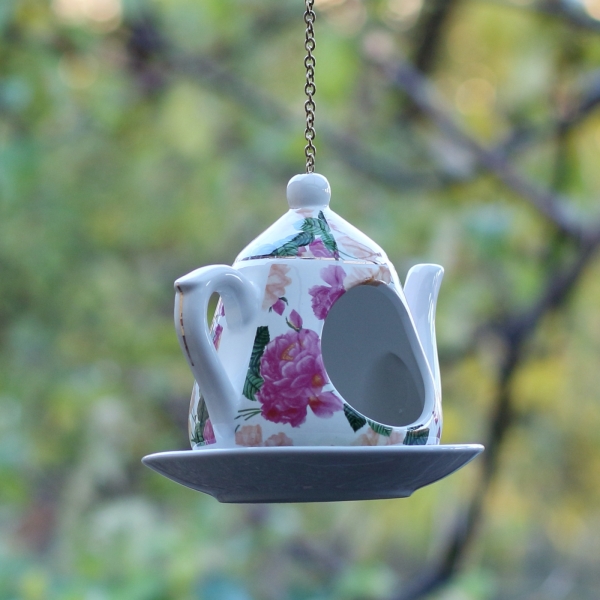Kŕmidlo pre vtáky kanvička krémovo-ružová