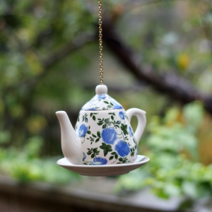 Kŕmidlo pre vtáky konvička modrá