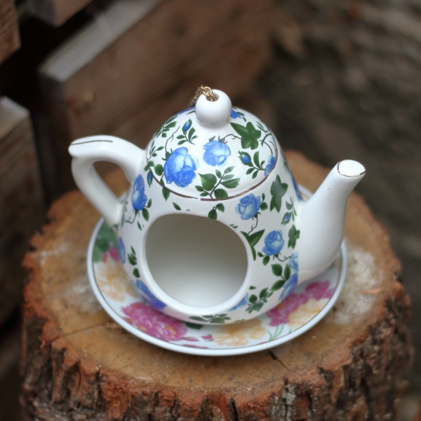 Kŕmidlo pre vtáky konvička modrá