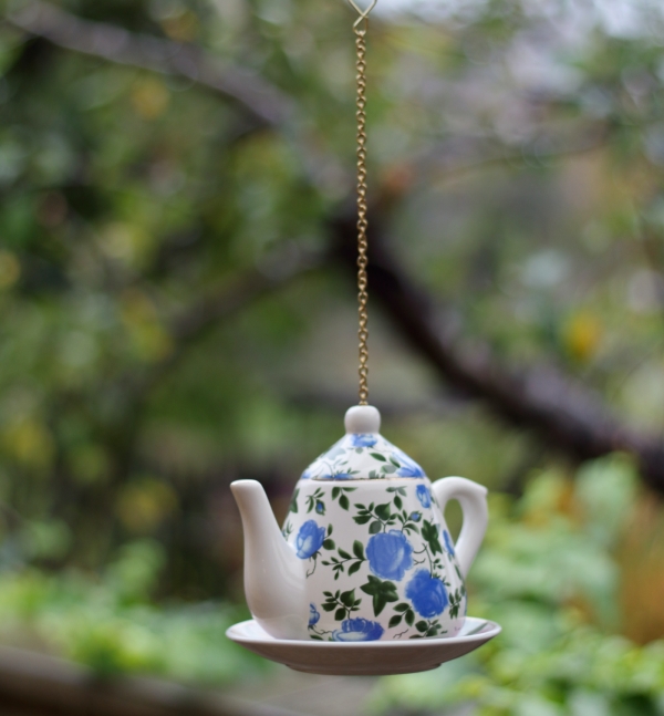 Kŕmidlo pre vtáky konvička modrá