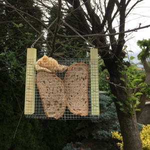 Krmítko pre vtáky na starý chlieb 16,9x2,2x17,6