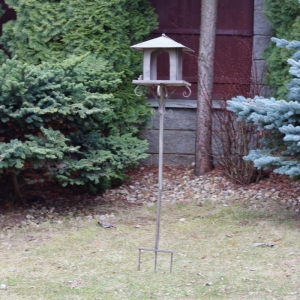 Kŕmidlo pre vtáky zápich do trávnika 30x30x150cm