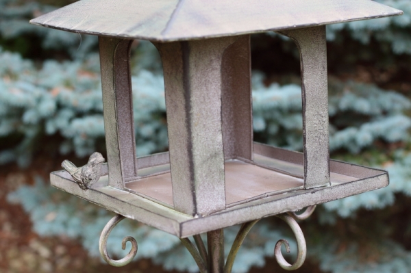 Kŕmidlo pre vtáky zápich do trávnika 30x30x150cm