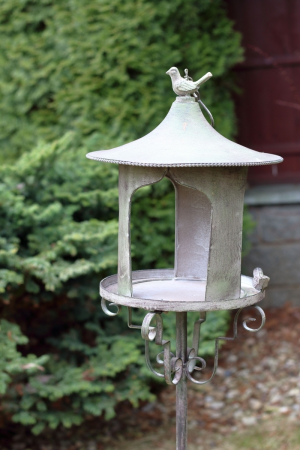 Kŕmidlo pre vtáky zápich do trávnika 34x34x158cm