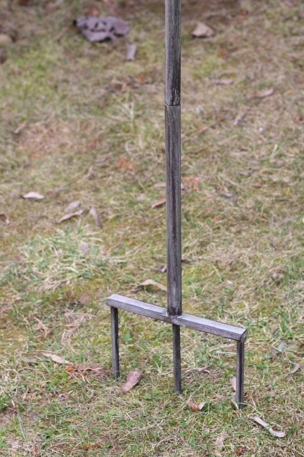 Kŕmidlo pre vtáky zápich do trávnika 34x34x158cm