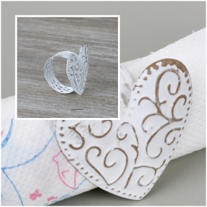 Krúžok na obrúsky srdce s patinou 5cm