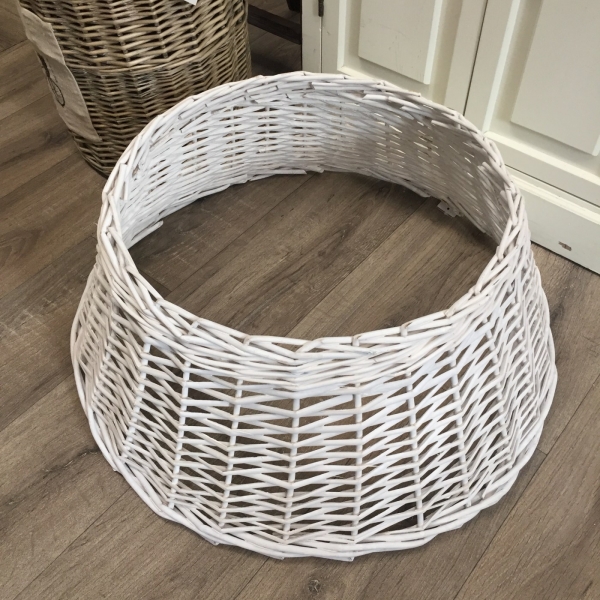 Kryt na stojan vianočného stromu biely 60 x 26 x 42 cm prútený