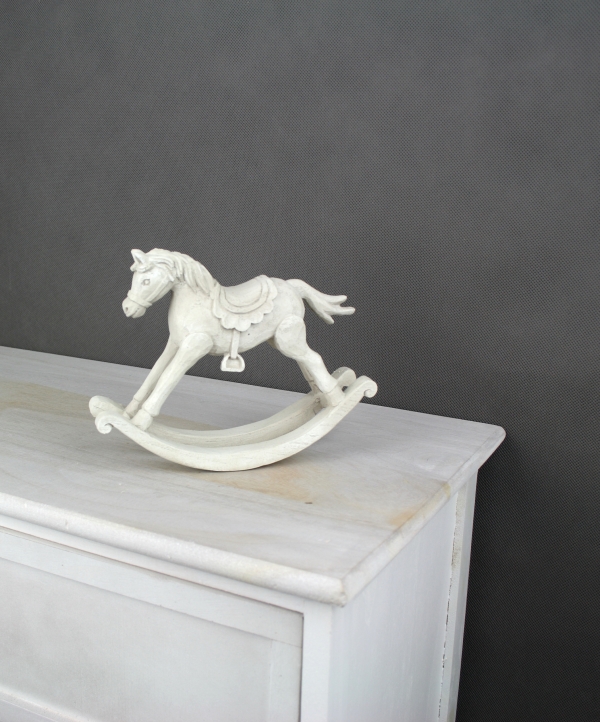 Kôň hojdacia biely 15x19cm