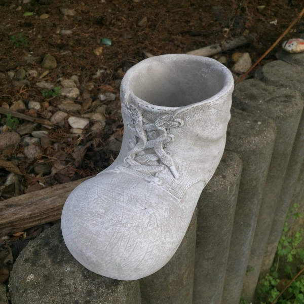 Květináč bota z betonu