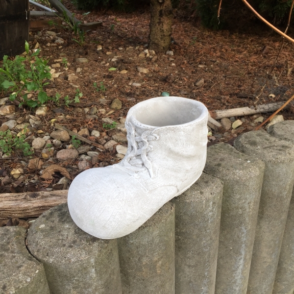 Květináč bota z betonu