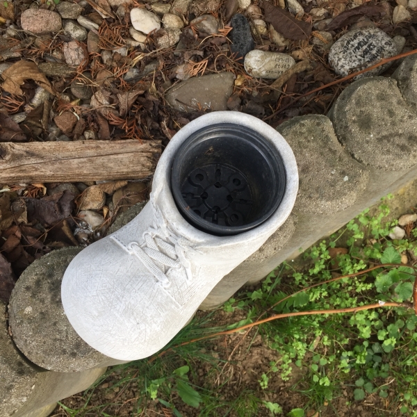 Květináč bota z betonu