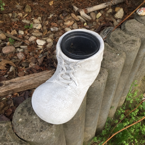 Květináč bota z betonu