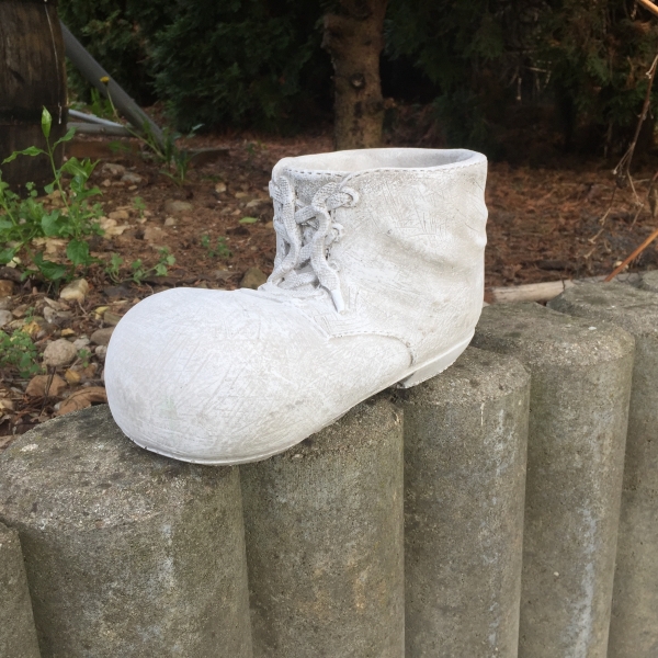 Květináč bota z betonu