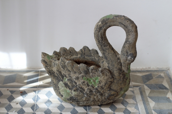 Kvetináč labuť machový povrch 35,6 cm