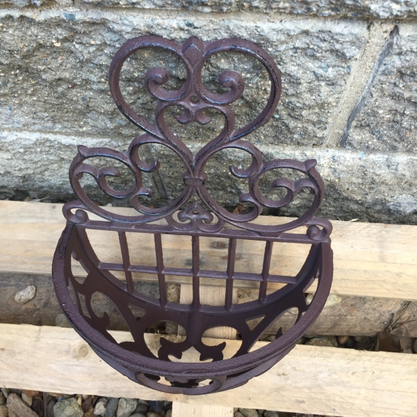 Kvetináče na stenu liatinový ornament