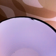 Kýblik z bieleho smaltu - pretierania glazúra, chýba držadlo