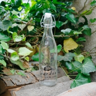 Fľaša s uzáverom Garden 1897 čierny text 27cm