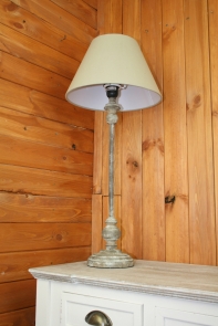 Lampa kovová šedá 71cm