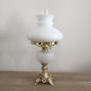 Lampa na petrolej biela 39cm