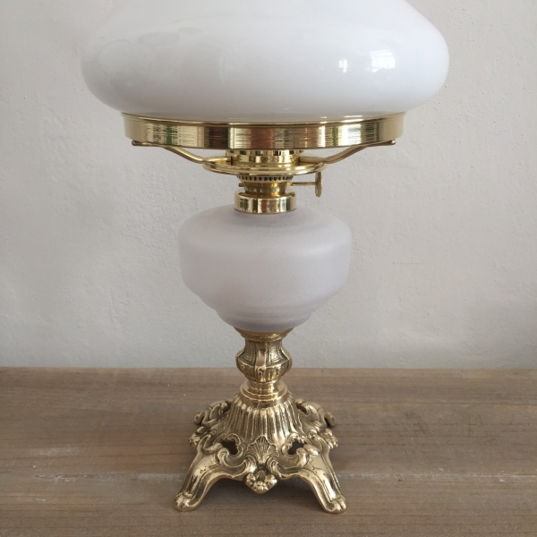Lampa na petrolej biela 39cm
