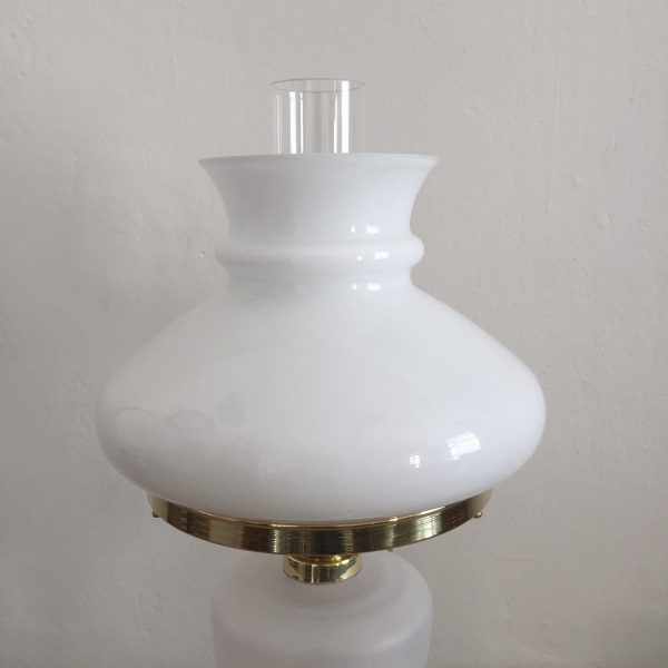 Lampa na petrolej biela 39cm