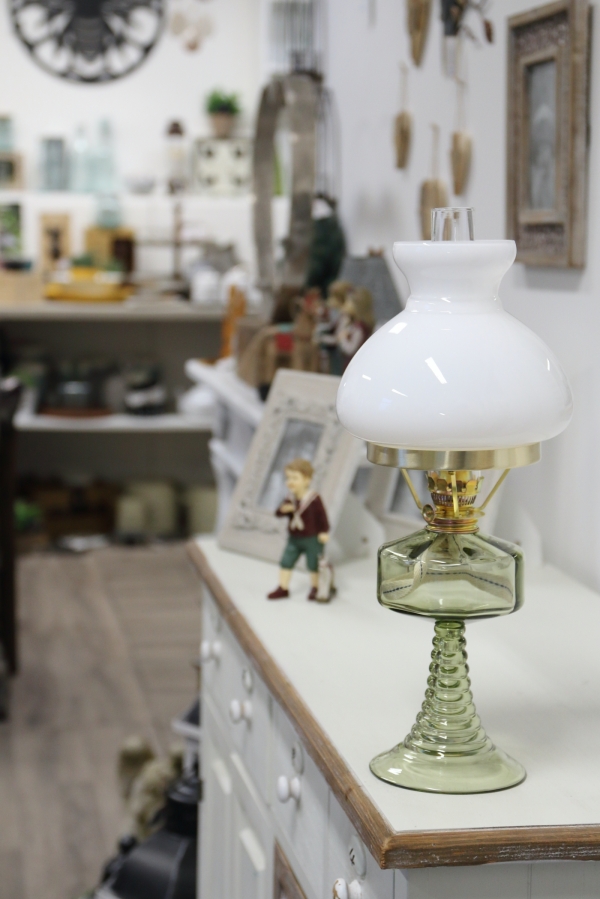 Lampa petrolejová s bielym cylindrom 42cm