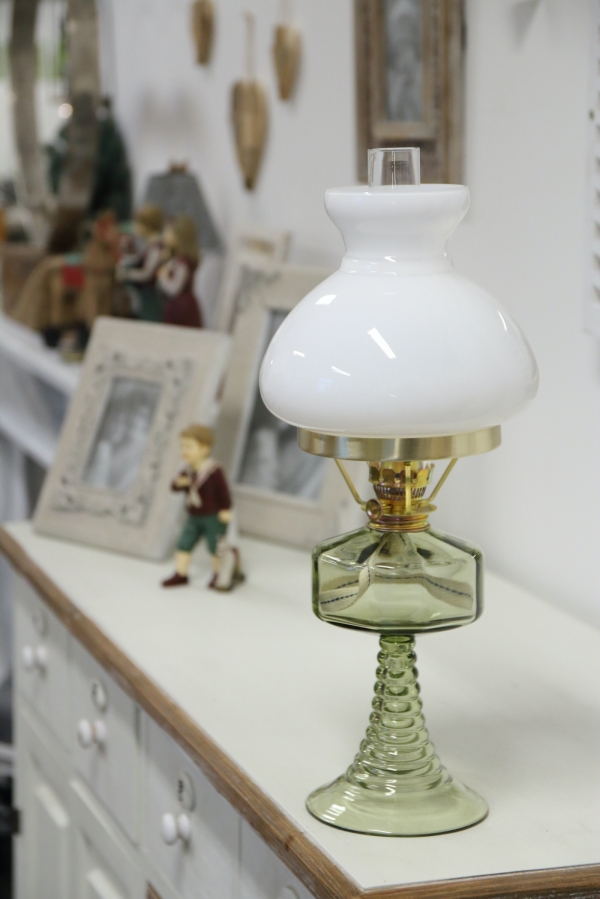 Lampa petrolejová s bielym cylindrom 42cm