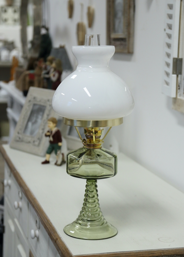 Lampa petrolejová s bielym cylindrom 42cm