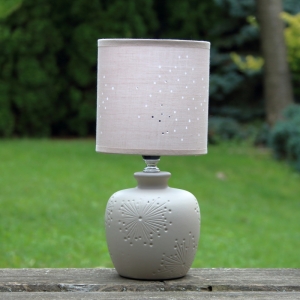 Lampička do spálne krémová